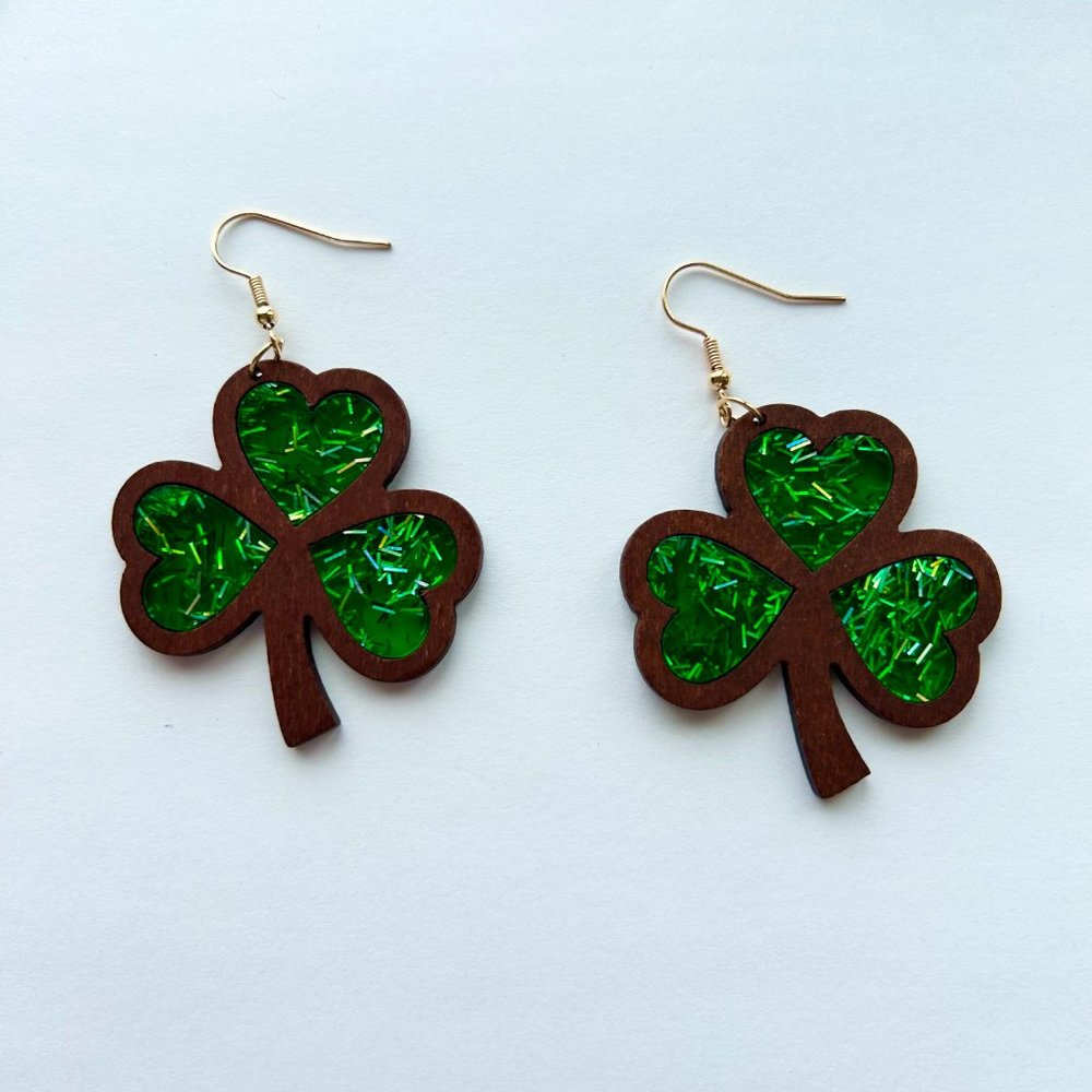 St. Patricks Day Dark Green Shamrock 3 Leaf Clover Resin Wood Earrings - Picture 2 of 2